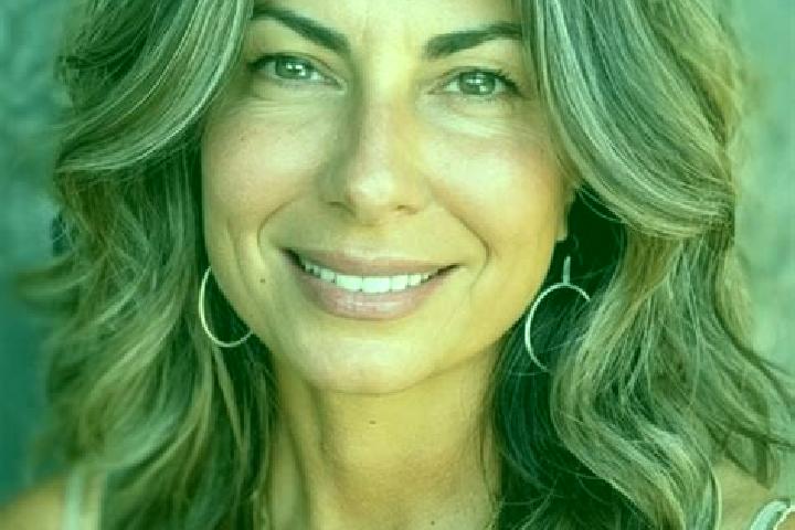 Nora, 34, a brunette grey-eyed european companion based in Balaze. Offering Fetish, Massage, Tantra. Available for incall and outcall, day and evening dates.
