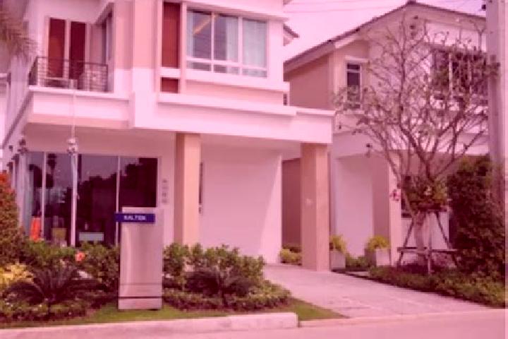 Nora, 34 — Escort in Khan Na Yao, Thailand