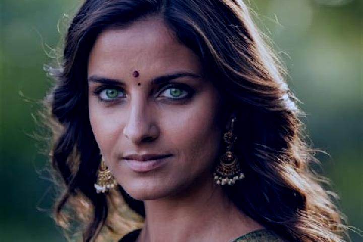 Nora, 35, a brunette green-eyed indian companion based in Bee Cave. Offering Couples, Fetish, Party Girl. Available for incall and outcall, day and evening d...