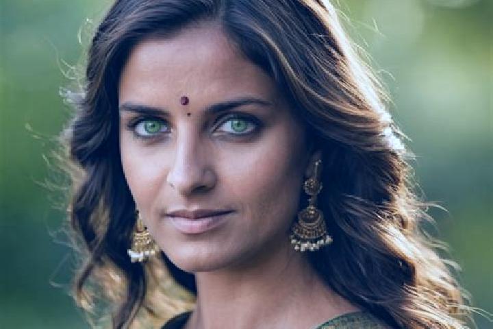 Nora, 35, a chestnut green-eyed indian companion based in Luoba. Offering Domination, Travel Companion, BDSM, Fetish. Available for incall and outcall, overn...
