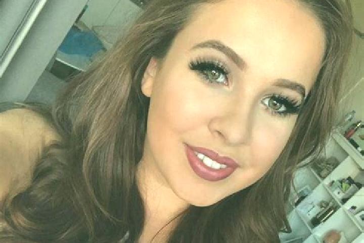 Nora, 35, a dark blonde amber-eyed slavic companion based in Rainelle. Offering BDSM, Dinner Date, 69, Erotic Massage. Available for incall and outcall, day ...