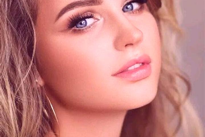Nora, 35, a dark blonde blue-eyed mediterranean companion based in Cimoyan. Offering Domination, Fetish, Duos, Massage. Available for incall and outcall, day...