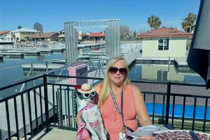 Nora, 35 — Escort in Spring Valley, United States