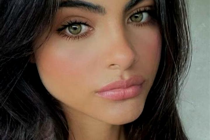 Nora, 36, a auburn dark-eyed middle eastern companion based in Holbav. Offering A-Level, Deep French Kissing, Girlfriend Experience. Available for incall and...