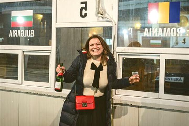 Nora, 36 — Escort in Bobohalma, Romania