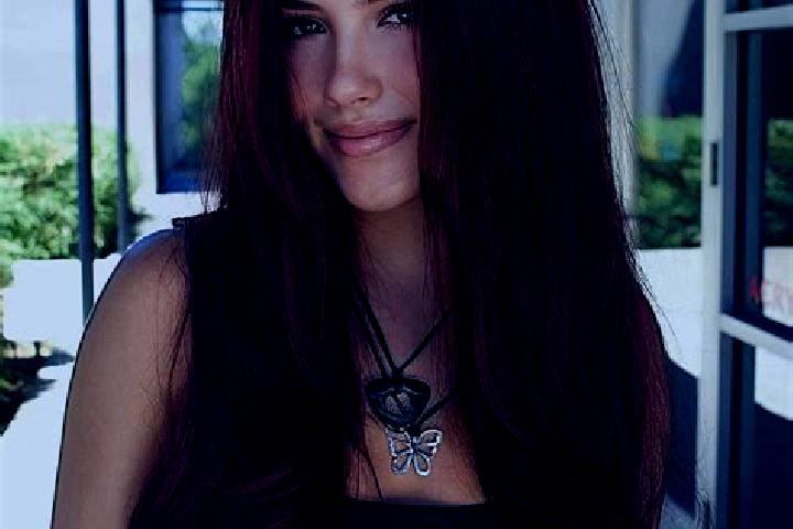 Nora, 37, a auburn dark-eyed middle eastern companion based in Trois-Ponts. Offering OWO, Tantra, Striptease, BDSM. Available for incall and outcall, overnig...