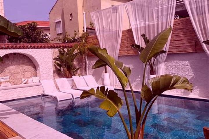 Nora, 37 — Escort in Koeyici, Turkey