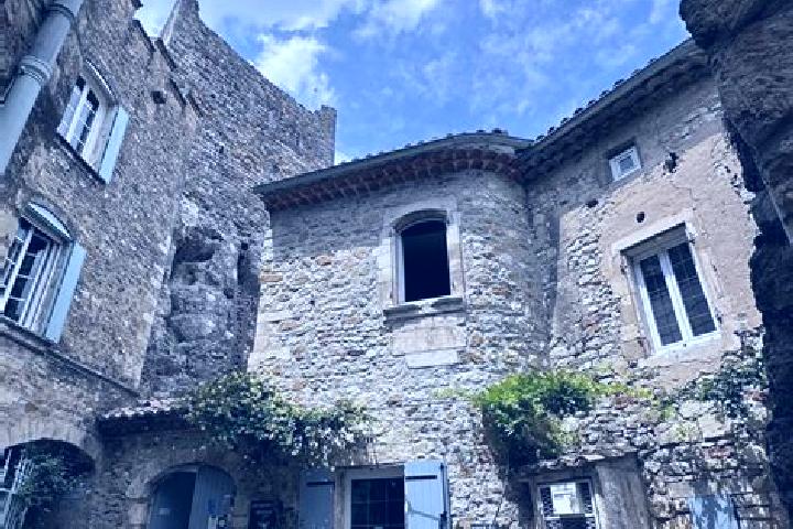 Nora, 37 — Escort in Pont-Saint-Martin, France