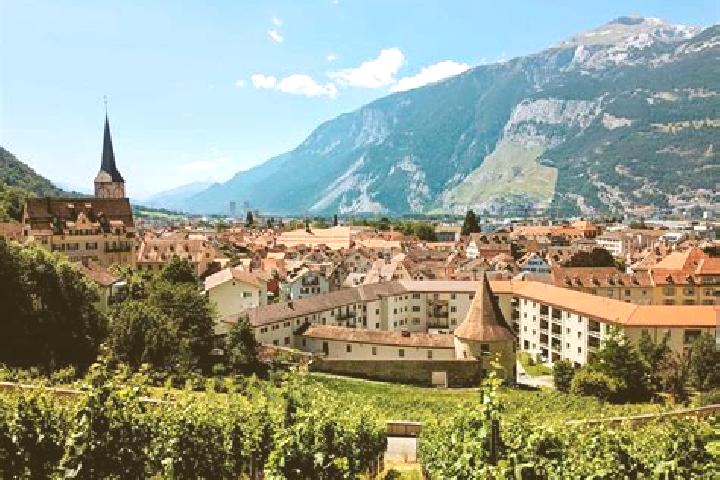 Nora, 37 — Escort in Schmitten, Switzerland