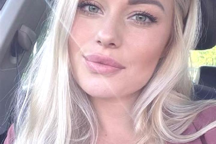 Nora, 38, a blonde hazel-eyed mixed companion based in Mariuta. Offering A-Level, Couples, Duos. Available for incall and outcall, day and evening dates.