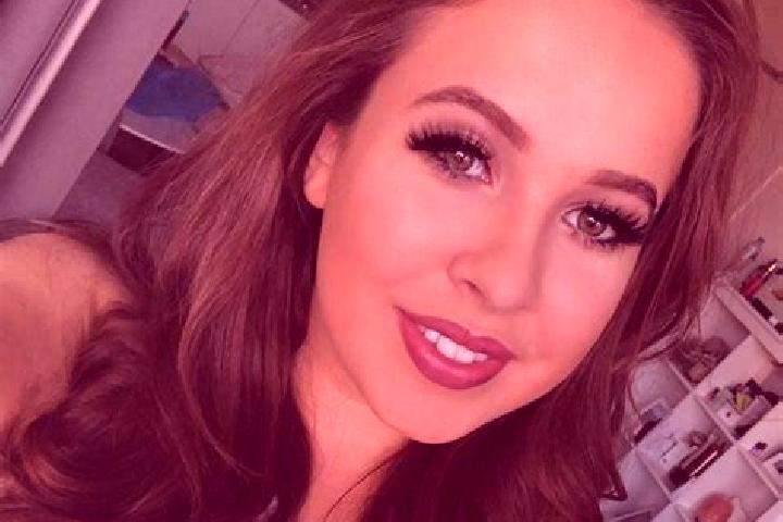 Nora, 39, a red brown-eyed mediterranean companion based in Casas de Reina. Offering Overnight, Couples, Party Girl, Striptease. Available for incall and out...