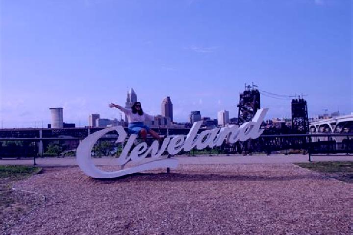 Nora, 39 — Escort in Cleveland, Canada