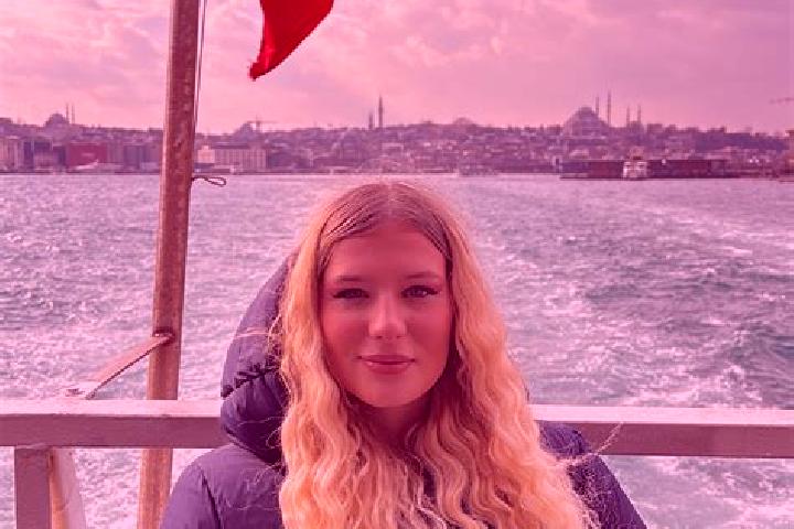 Nora, 39 — Escort in Kiel, United States