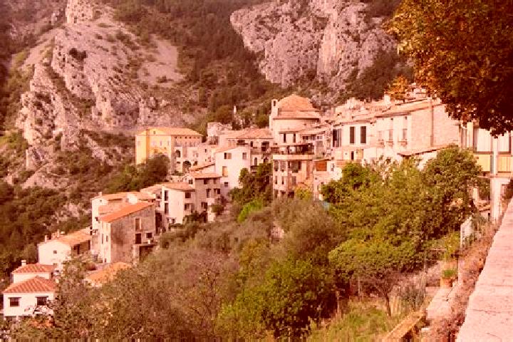Nova, 20 — Escort in Peille, France