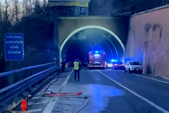 Nova, 20 — Escort in Santa Giuletta, Italy