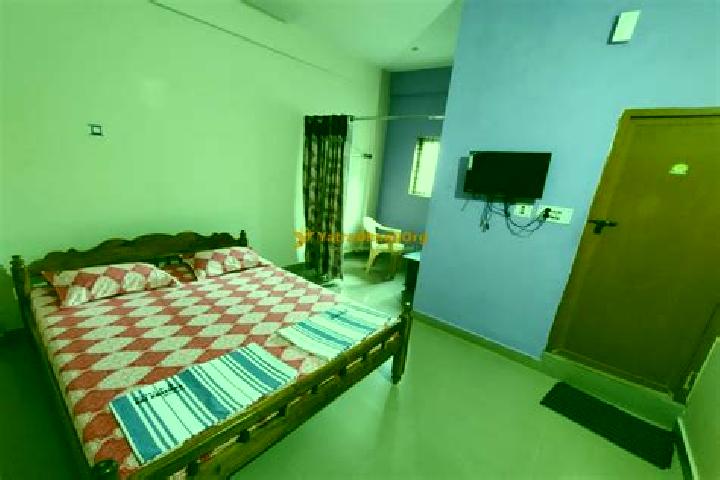 Nova, 20 — Escort in Sringeri, India