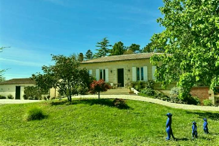 Nova, 22 — Escort in Gaillan-en-Medoc, France