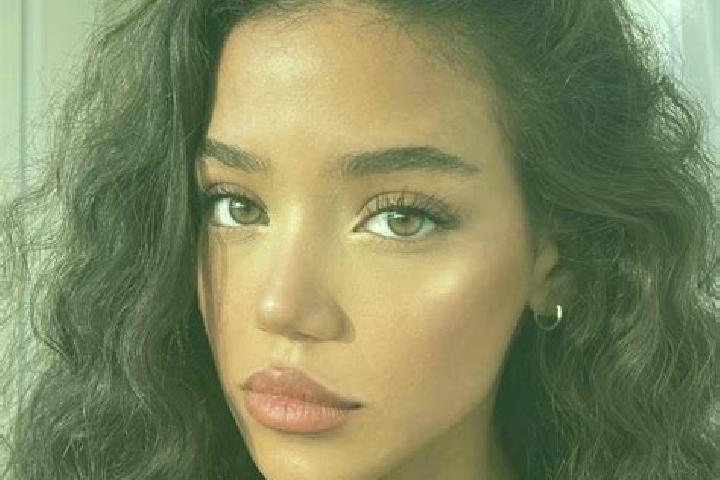 Nova, 23, a black brown-eyed european companion based in Breitscheidt. Offering Domination, 69, Tantra. Available for incall and outcall, day and evening dates.