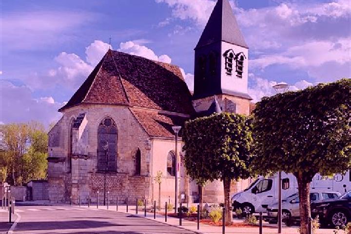 Nova, 23 — Escort in Augy, France