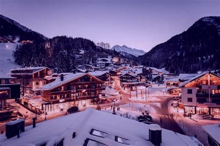 Nova, 24 — Escort in St Anton am Arlberg, Austria