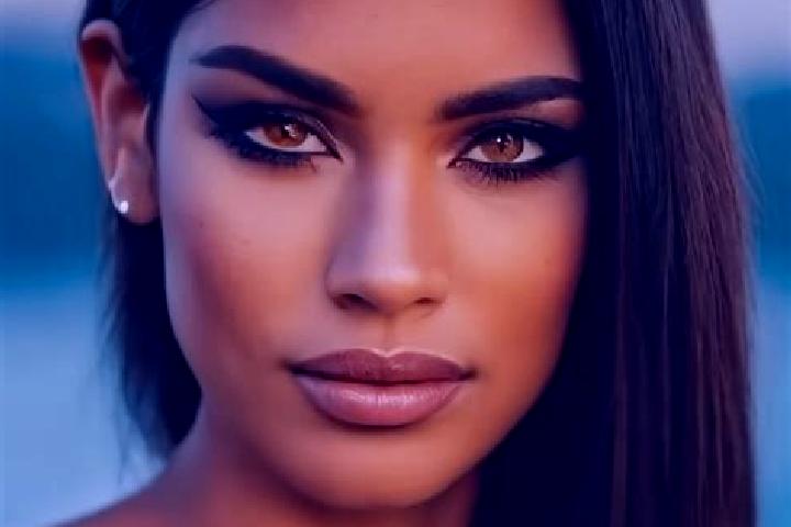 Nova, 26, a auburn brown-eyed latina companion based in Canhas. Offering OWO, CIM, Striptease. Available for incall and outcall, day and evening dates.
