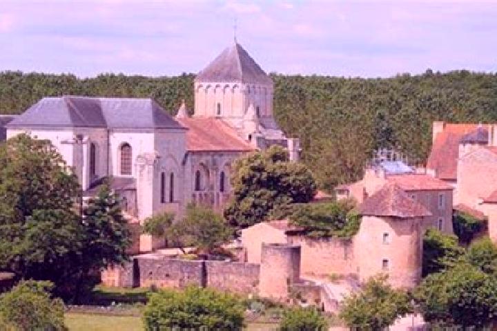 Nova, 27 — Escort in Nouaille-Maupertuis, France