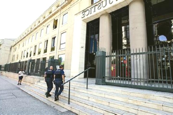 Nova, 27 — Escort in Palais de Justice, France
