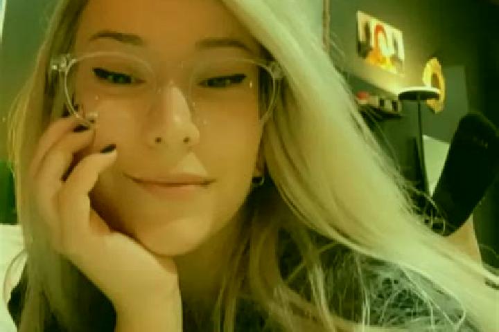Nova, 28, a blonde grey-eyed mixed companion based in Usini. Offering Fetish. Available for incall and outcall, day and evening dates.