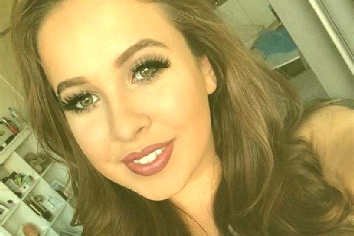 Nova, 29, a auburn amber-eyed mediterranean companion based in Frankton. Offering Fetish, Domination, Couples, Erotic Massage. Available for incall and outca...