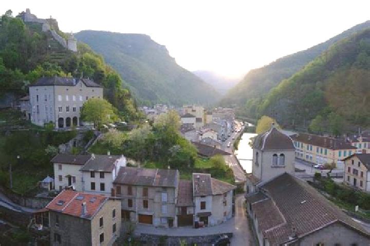 Nova, 29 — Escort in Vaux-en-Bugey, France