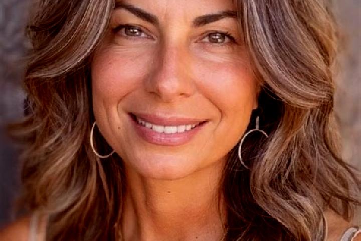Nova, 30, a brunette grey-eyed latina companion based in Sanyu. Offering Duos, Tantra. Available for incall and outcall, day and evening dates.