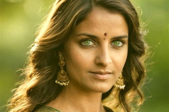Nova, 30, a chestnut green-eyed indian companion based in Asuni. Offering Couples, Dinner Date, Duos. Available for incall and outcall, day and evening dates.