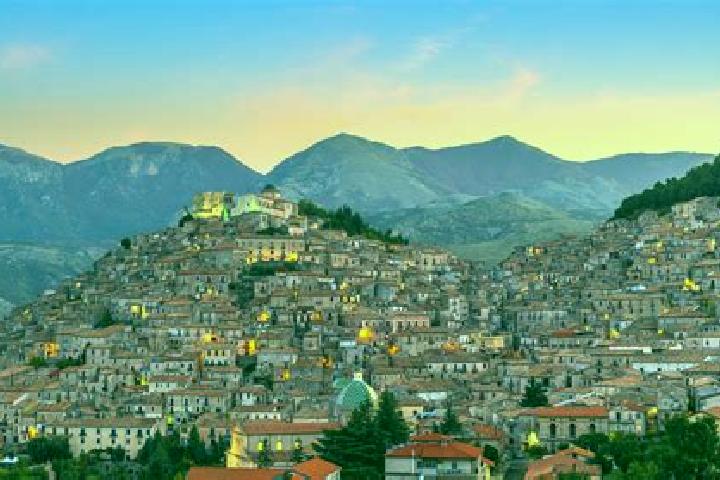 Nova, 30 — Escort in Varano Borghi, Italy