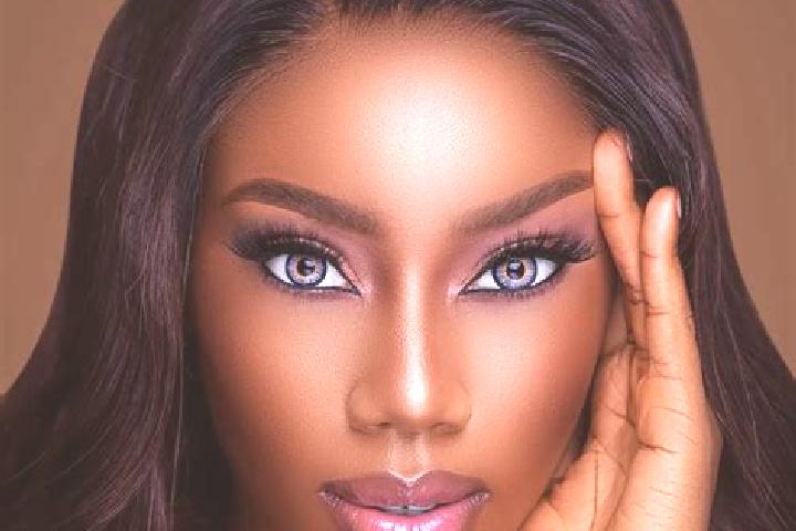 Nova, 31, a chestnut blue-eyed ebony companion based in Breuillet. Offering CIM, Overnight, BDSM. Available for incall and outcall, day and evening dates.