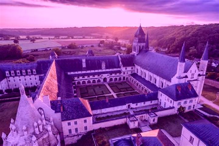 Nova, 31 — Escort in Fontevraud-l Abbaye, France