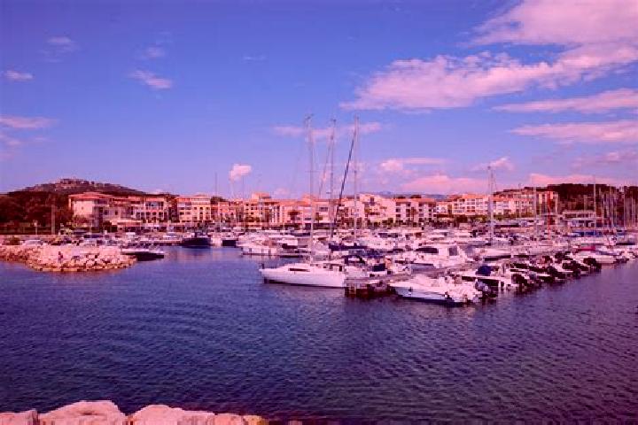 Nova, 32 — Escort in Six-Fours-les-Plages, France