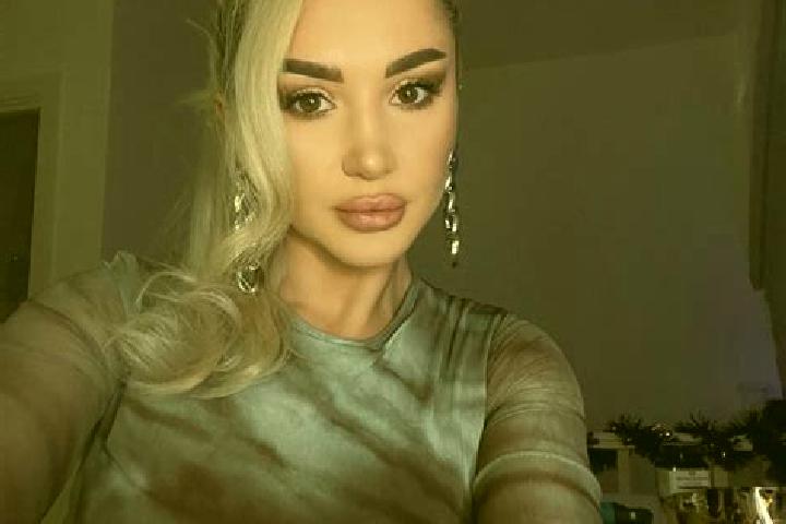 Nova, 33, a blonde grey-eyed indian companion based in Villie-Morgon. Offering Roleplay, Travel Companion, BDSM, GFE, CIM. Available for incall and outcall, ...