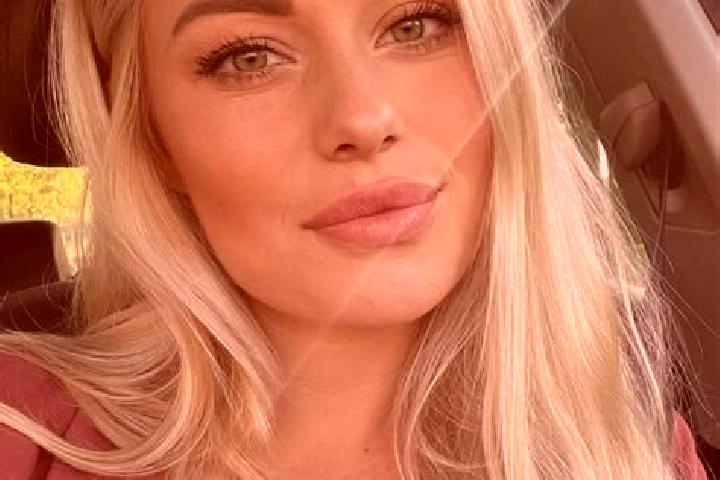 Nova, 33, a blonde hazel-eyed caucasian companion based in Rosera. Offering Deep French Kissing, Overnight, Massage, BDSM, Fetish. Available for incall and o...