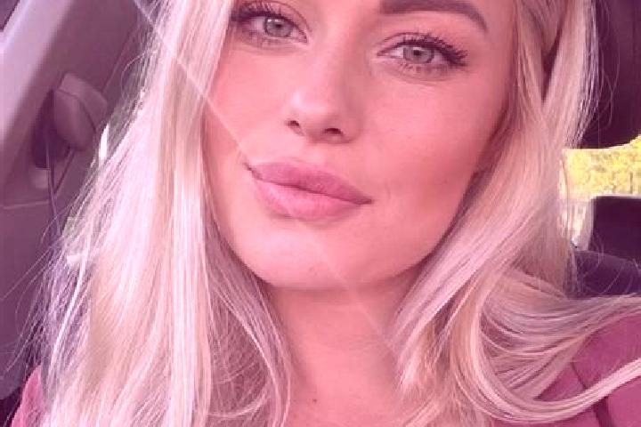 Nova, 33, a blonde hazel-eyed mixed companion based in Castellana Sicula. Offering Tantra, Erotic Massage, OWO. Available for incall and outcall, overnight b...