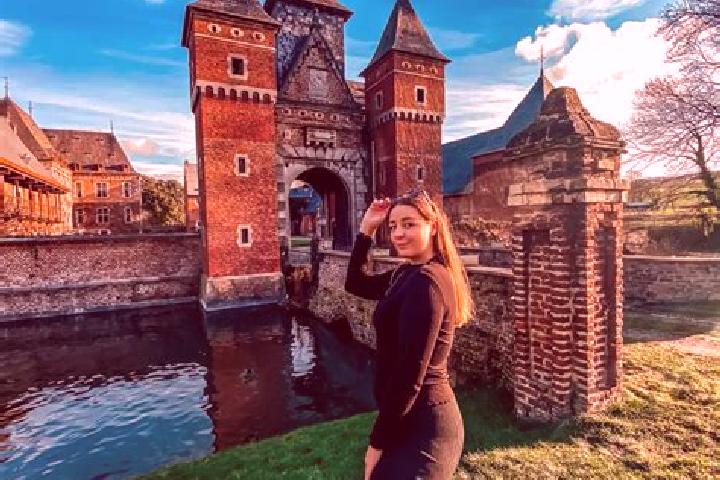 Nova, 35, a red blue-eyed caucasian companion based in Sint-Pieters-Voeren. Offering Deep French Kissing, Roleplay, Girlfriend Experience. Available for inca...