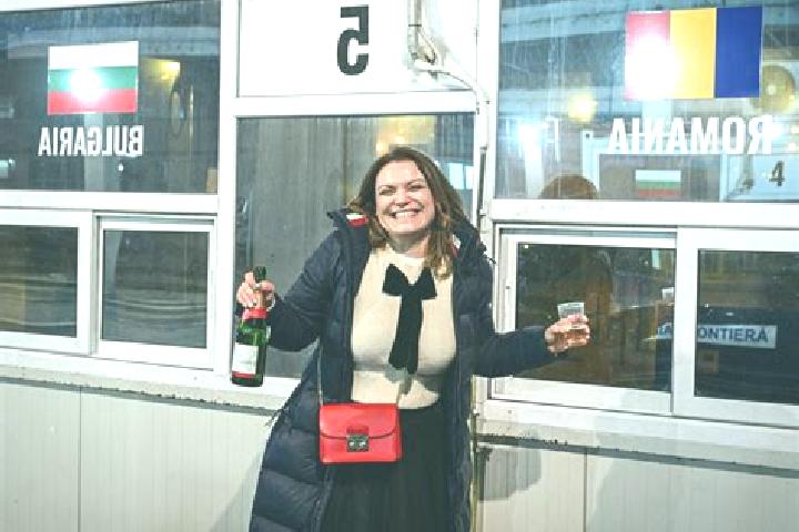 Nova, 36 — Escort in Barboi, Romania