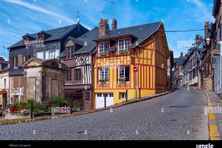 Nova, 37 — Escort in Honfleur, France