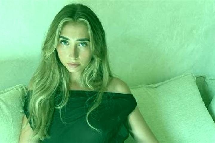 Nova, 37 — Escort in Recologne, France