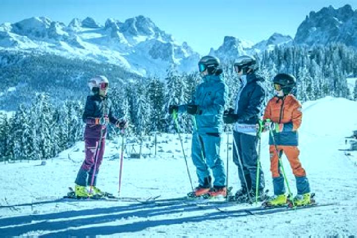 Nova, 38 — Escort in Dachstein, France