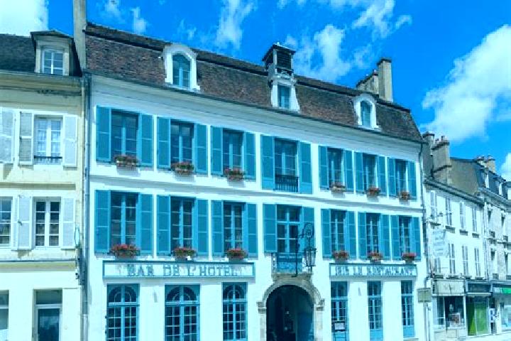Nova, 38 — Escort in Lugny, France