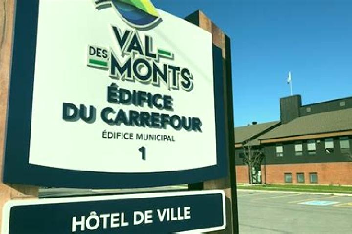 Nova, 38 — Escort in Val-des-Monts, Canada