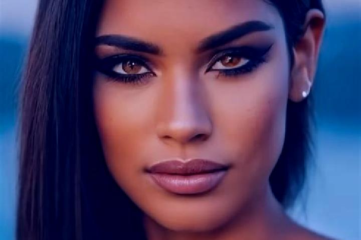 Nova, 39, a chestnut green-eyed latina companion based in Tembuni. Offering Fetish, Couples, Striptease, Tantra. Available for incall and outcall, day and ev...