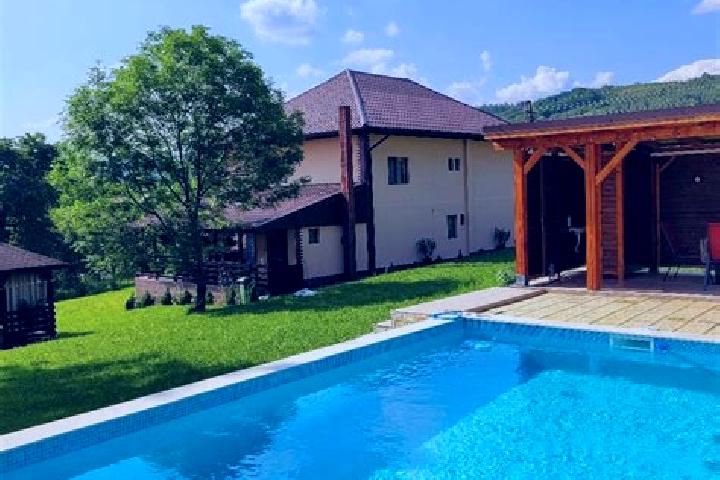 Nova, 39 — Escort in Cernadia, Romania