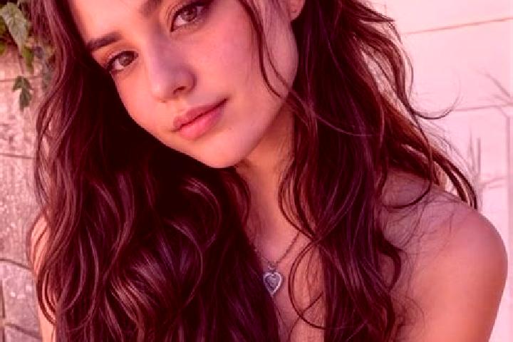 Olivia, 20, a auburn amber-eyed caucasian companion based in Borawar. Offering Dinner Date, Deep French Kissing, Domination, Erotic Massage, Girlfriend Exper...