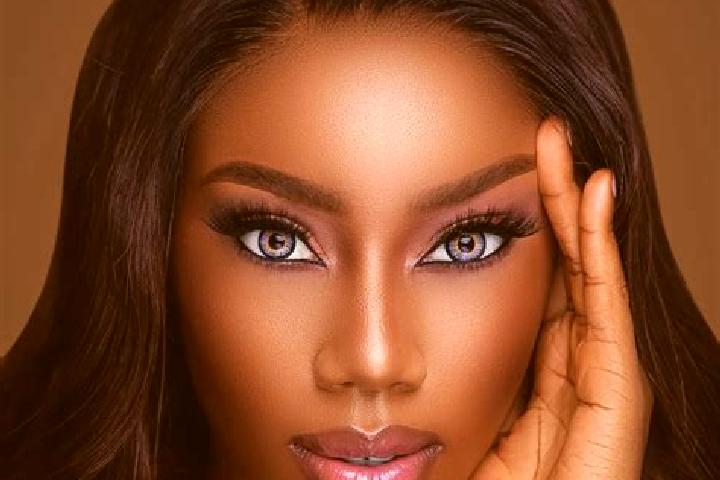 Olivia, 20, a chestnut blue-eyed ebony companion based in Shorewood Forest. Offering Prostate Massage, Tantra, Striptease. Available for incall and outcall, ...